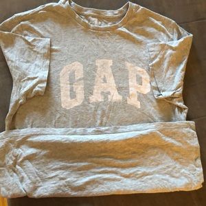 Gap grey t-shirt